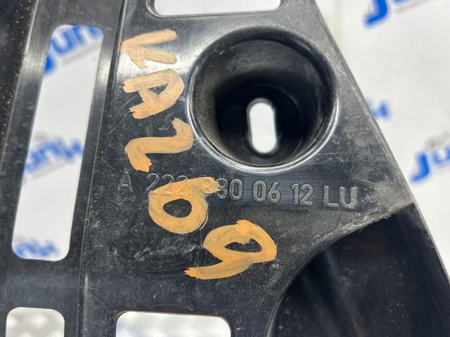Кронштейн бампера заднего, правый A2228800612 MERCEDES