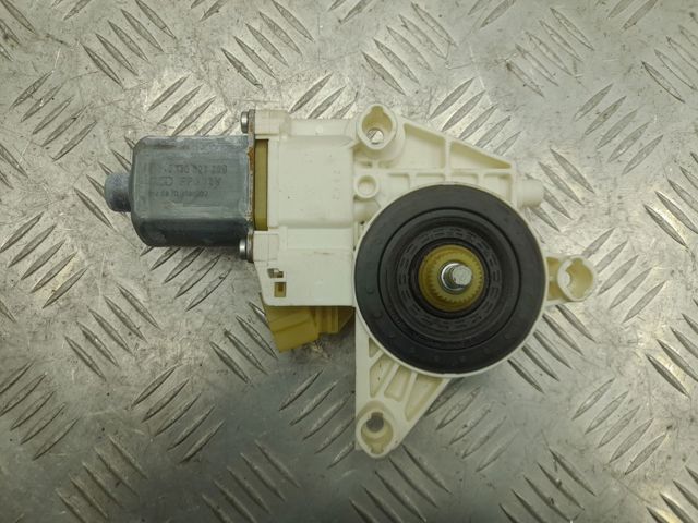 Моторчик стеклоподъемника задний правый для mercedes benz w164 m-klasse (ml) 2005-2011 A2518200208