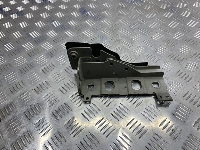 ASU780221 LAND ROVER Кронштейн суппорта радиатора верхний купить в Ирпень