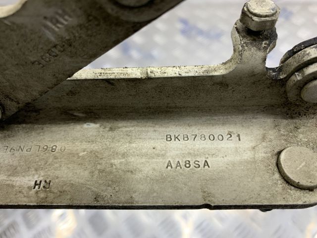 LAND ROVER BKB780021 Петля капота правая в наличии Ирпень