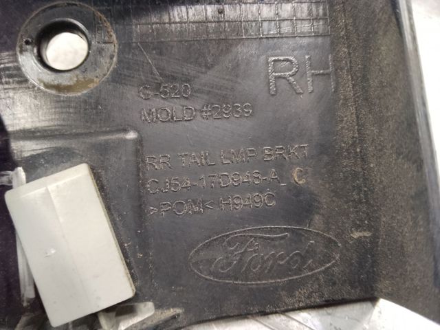 Кронштейн бампера заднего, правый CJ5Z17D942C FORD