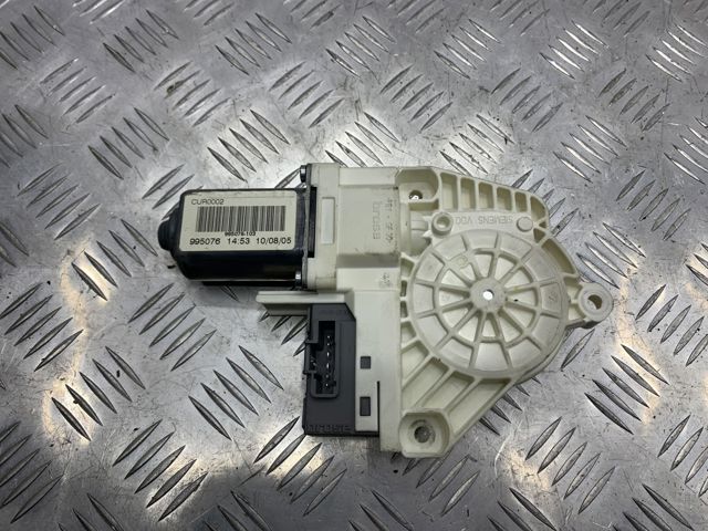 Мотор стеклоподъемника водительской двери CUR000150 LAND ROVER