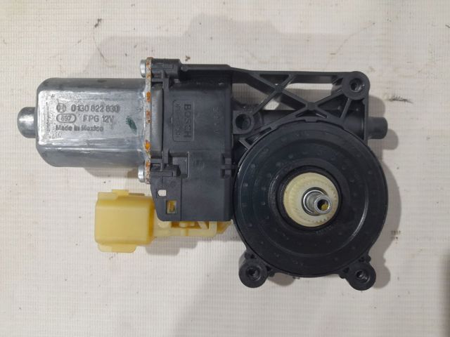 Мотор стеклоподъемника двери задней, левой DS7Z5423395A FORD
