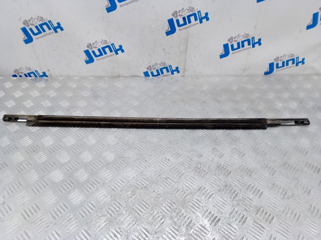 Уплотнитель стекла двери задней правой внешний (планка) DS7Z5425860A FORD