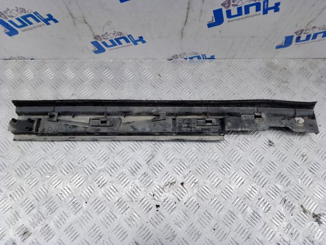 Накладка наружняя (молдинг) порога, левый KB7W51P50D MAZDA