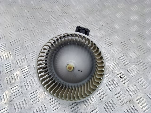 Трещина на крыльчатке вентилятор печки (моторчик) для mazda cx-5 (ke) 2011-2017 KD4561B10