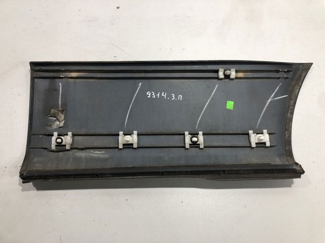Накладка задней правой двери, нижняя LR006219 LAND ROVER