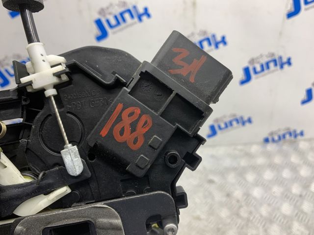 Замок задней левой двери LR011305 LAND ROVER