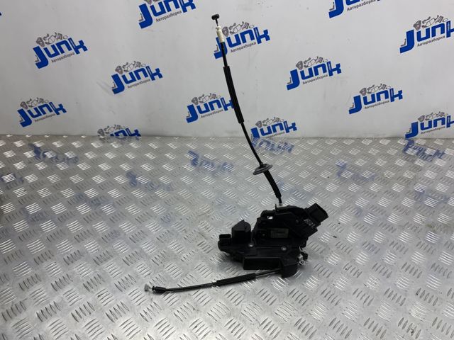 Замок передней пассажирской двери LR013800 LAND ROVER