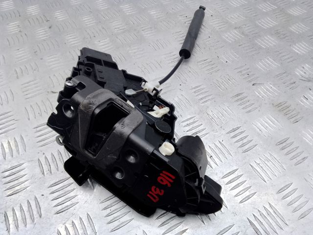 Замок задней двери, правой LR013891 LAND ROVER
