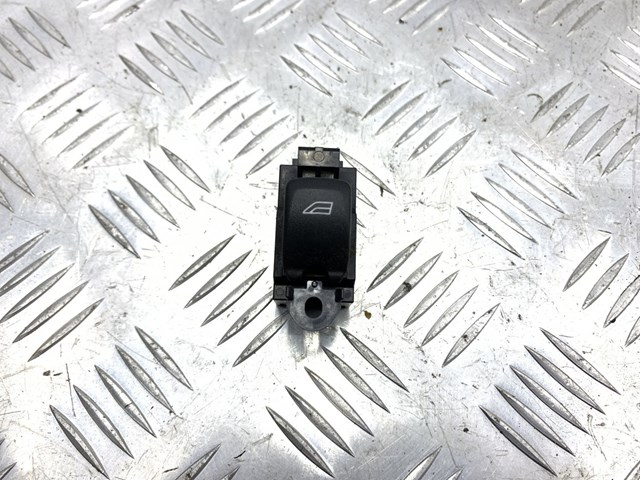 Кнопка подъемника задних стекол LR013904 LAND ROVER