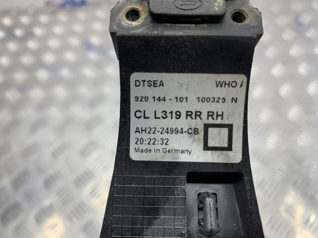 Держатель наружной ручки двери, передней правой LR018297 LAND ROVER
