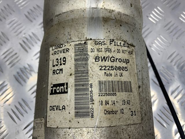 Амортизатор передней подвески LR018398 LAND ROVER
