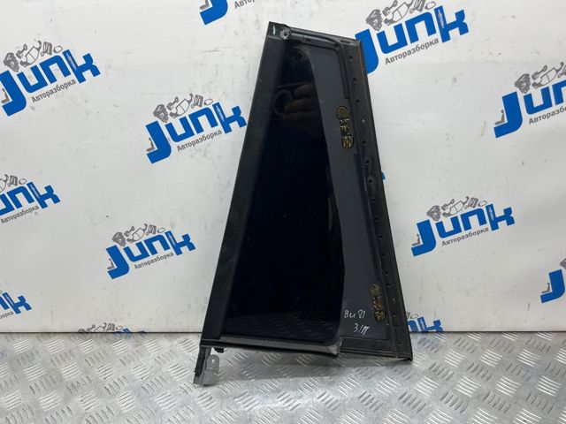 Форточка двери треугольник, задней, правой LR021068 LAND ROVER