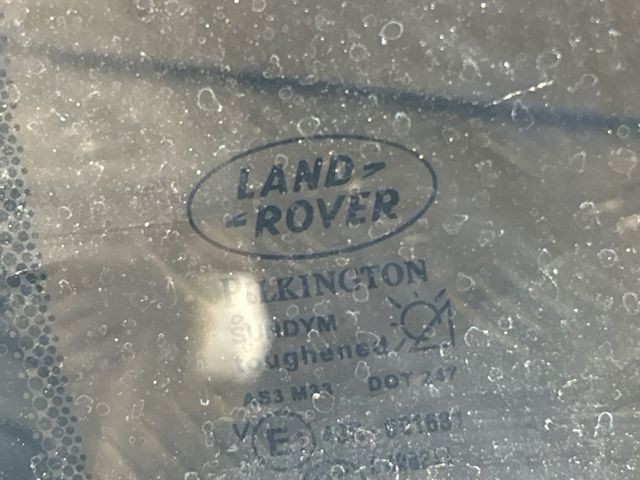 LAND ROVER LR021068 Стекло-форточка двери задней правой в наличии Одесса