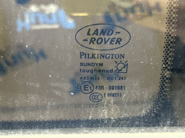 Задняя форточка левая LR021081 LAND ROVER