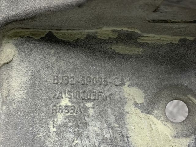 LAND ROVER LR024736 Кронштейн подушки (опоры) двигателя правой в наличии Тернополь