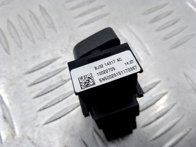 LAND ROVER LR025905 в наличии Черновцы