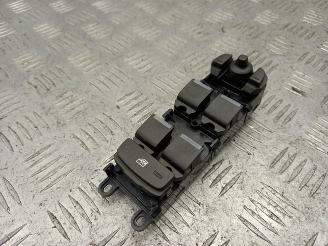 Кнопки переднего левого стеклоподъемника LR025908 LAND ROVER