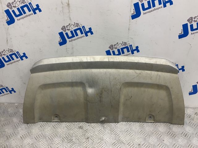 Заглушка бампера буксировочного крюка LR026539 LAND ROVER