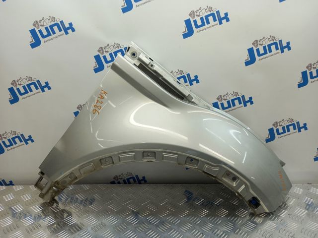 Переднее правое крыло LR027589 LAND ROVER
