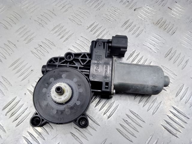 Мотор стеклоподъемника двери передней, правой LR031660 LAND ROVER