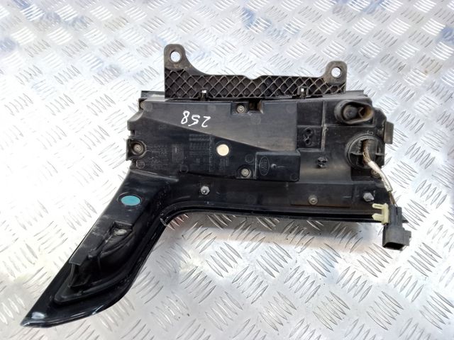Задний правый стоп LR034238 LAND ROVER