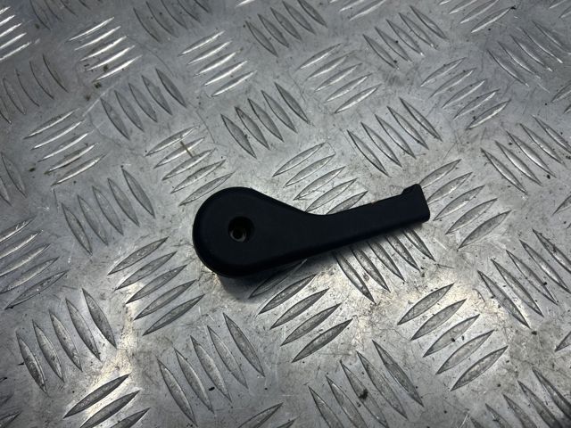 Рычаг открывания капота LR034331 LAND ROVER