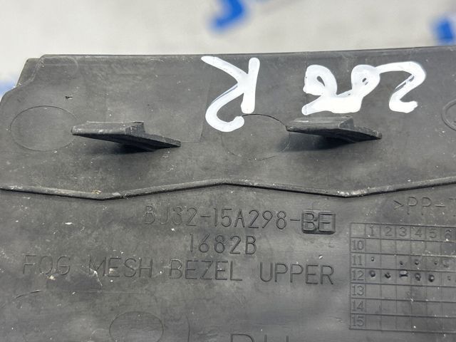 LAND ROVER LR035093 Решетка бампера переднего левая верхняя в наличии Сумы