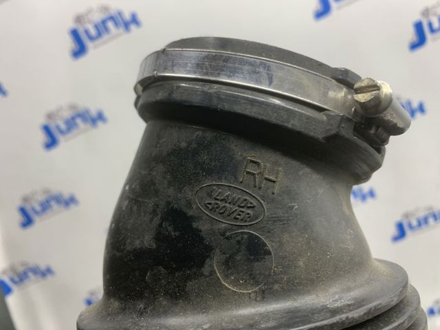 Патрубок воздушный, выход воздушного фильтра LR036433 LAND ROVER