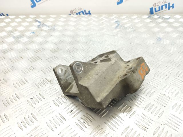 LAND ROVER LR037029 Кронштейн подушки (опоры) двигателя правой в наличии Украина