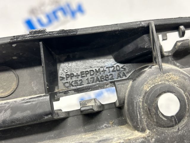 Направляющая переднего бампера, левая LR037925 LAND ROVER