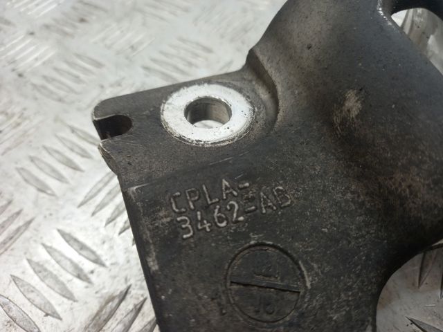 Вилка нижняя амортизатора переднего, правая LR038818 LAND ROVER