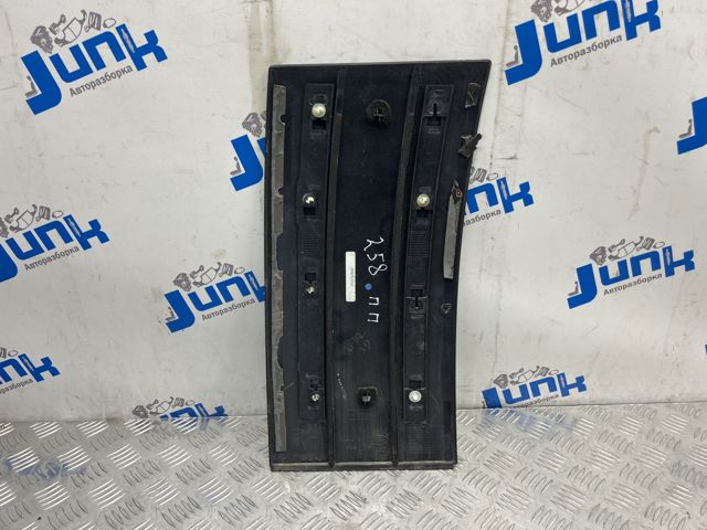 Молдинг двери передней правой LR038863 LAND ROVER