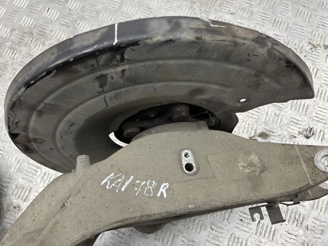 LR043593 Цапфа задняя правая купить Ужгород