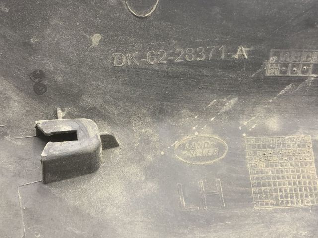 Накладка заднего левого крыла LR044143 LAND ROVER
