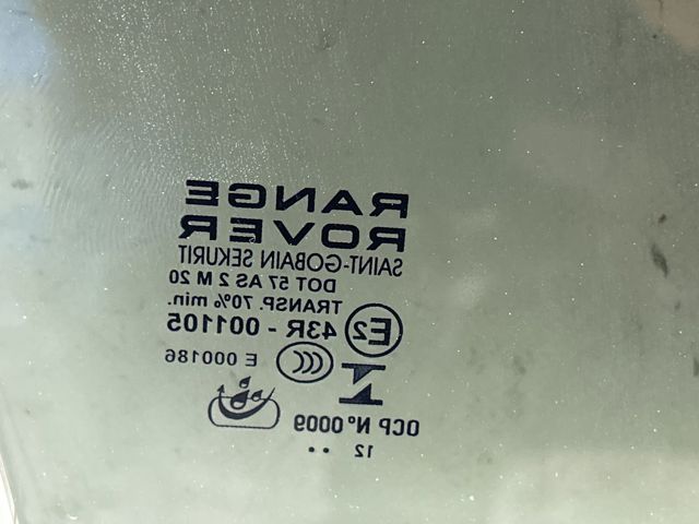 Стекло передней двери, левой LR044526 LAND ROVER