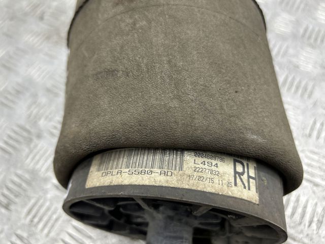 Пневморессора задняя LR044853 LAND ROVER