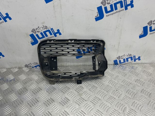Заглушка противотуманки передней правой LR045033 LAND ROVER