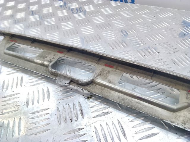 Молдинг крышки багажника LR045167 LAND ROVER