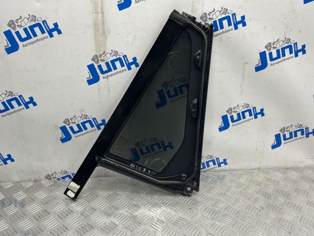 Стекло угловое двери задней LR046784 LAND ROVER