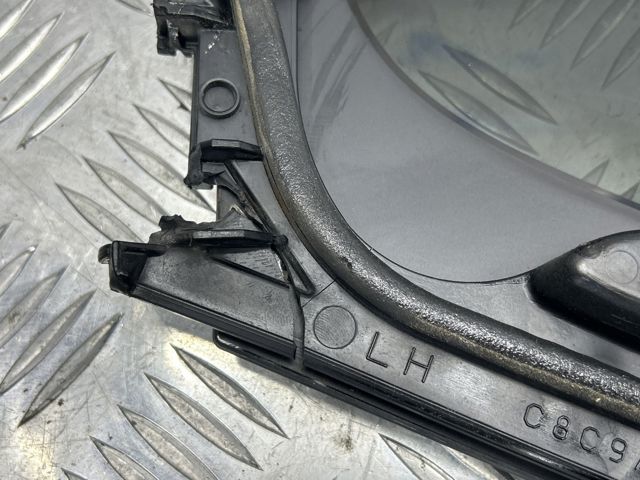 LR046785 LAND ROVER Стекло-форточка двери задней правой купить в Ровно