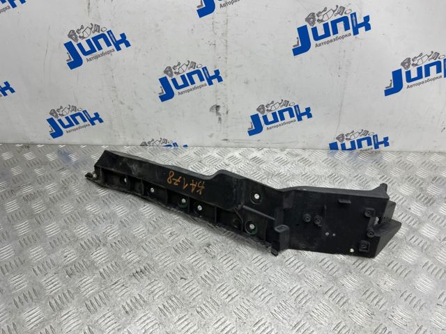 LR055887 LAND ROVER Направляющая заднего бампера правая купить в Украина
