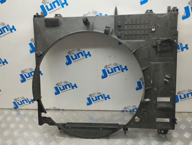 Диффузор радиатора охлаждения LR057118 LAND ROVER