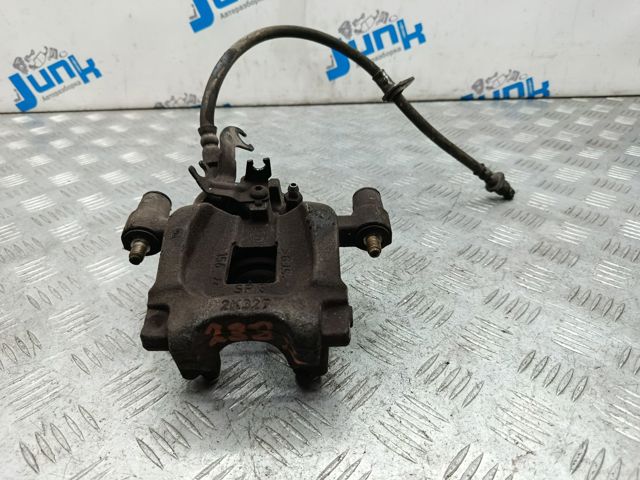 Задний правый суппорт LR061380 LAND ROVER