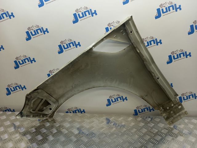 Крыло переднее правое LR061823 LAND ROVER