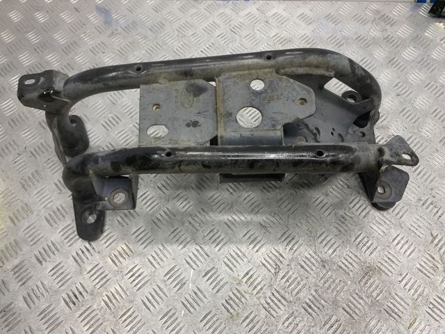 Крепление кпп LR062114 LAND ROVER