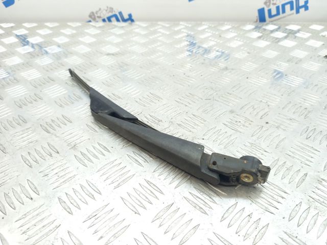Рычаг-поводок дворника заднего стекла LR064429 LAND ROVER