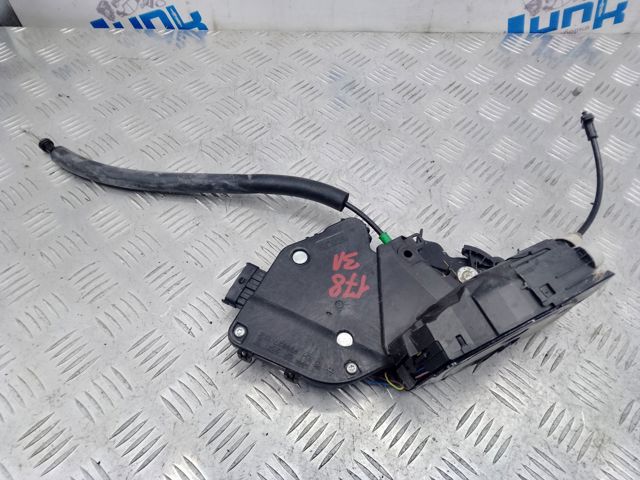 Замок задней двери, левой LR064806 LAND ROVER