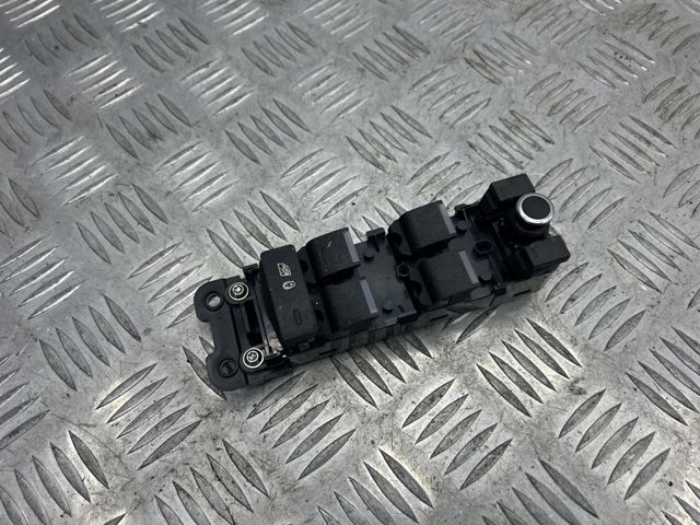 LAND ROVER LR066075 Кнопочный блок управления стеклоподъемником передний левый в наличии Ирпень